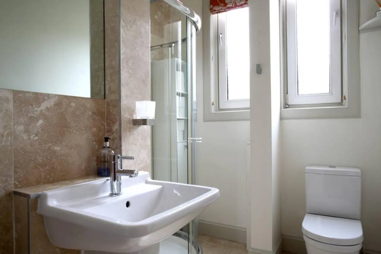 1 Bedroom Flat Near City Centre Accommodates 4 Edinburgh 0*,  Egyesült Királyság