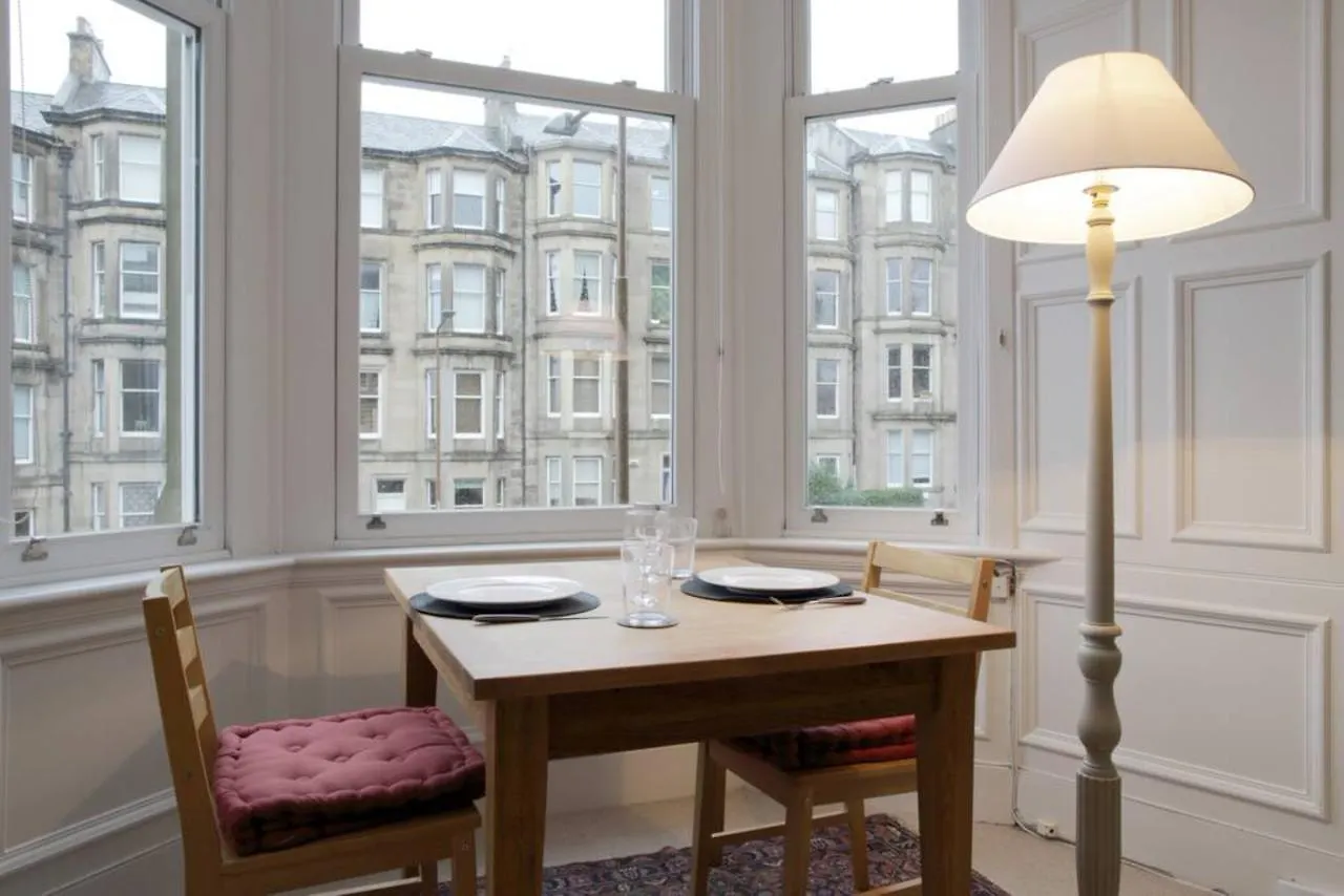 Apartman 1 Bedroom Flat Near City Centre Accommodates 4 Edinburgh