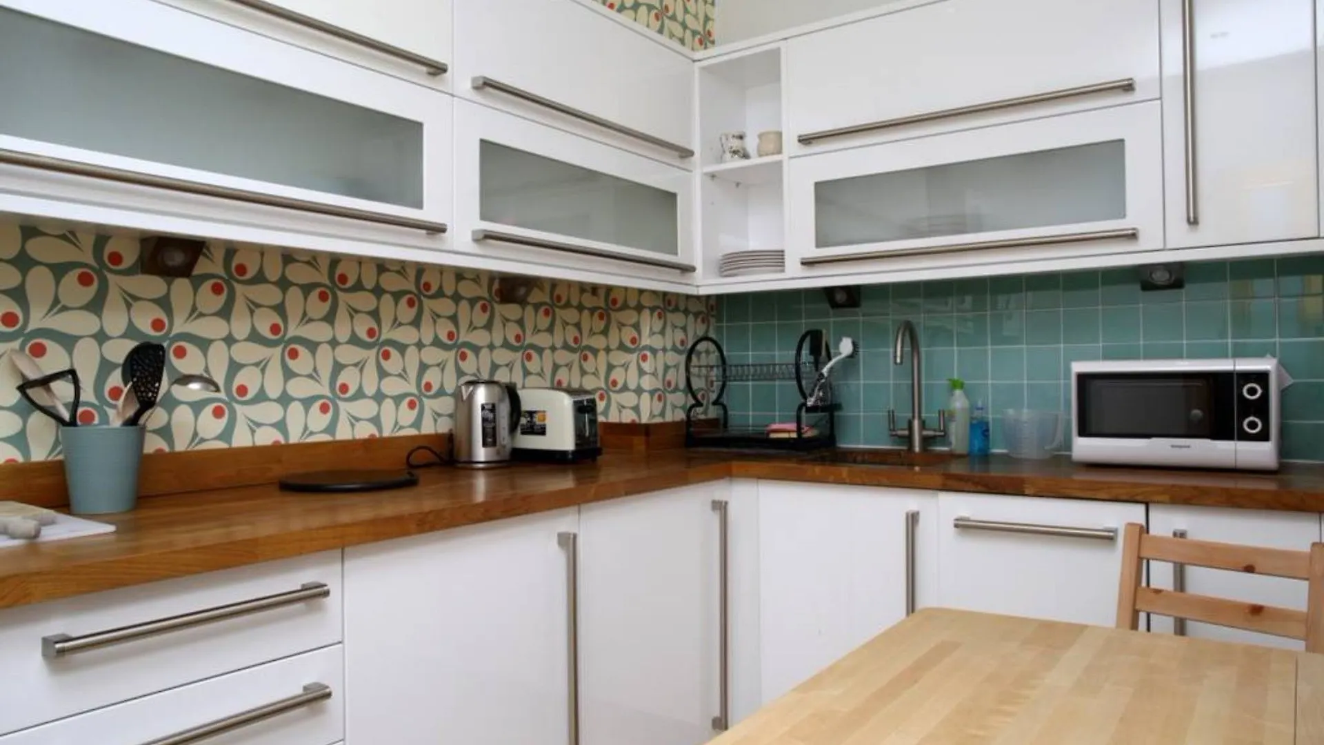 1 Bedroom Flat Near City Centre Accommodates 4 Edinburgh 0*,