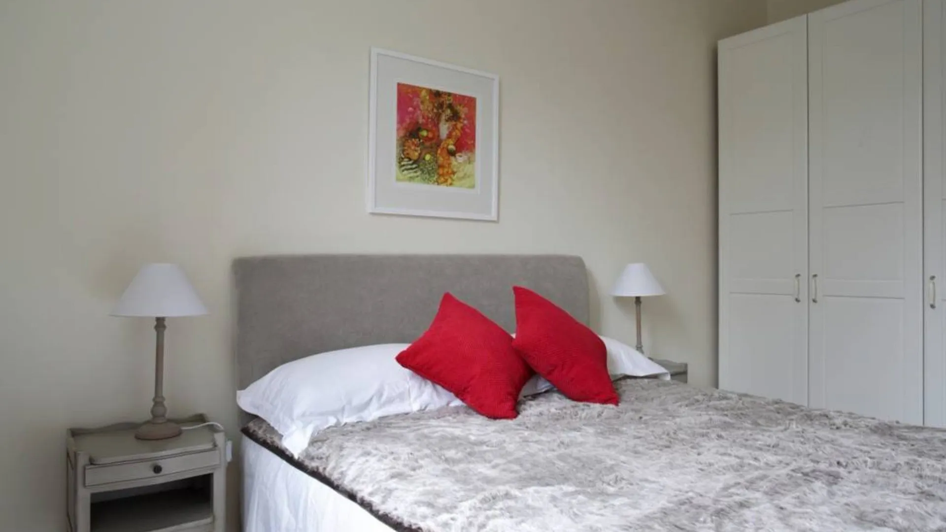 1 Bedroom Flat Near City Centre Accommodates 4 Edinburgh