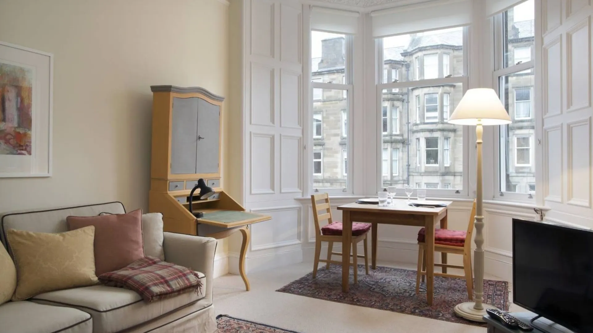 1 Bedroom Flat Near City Centre Accommodates 4 Edinburgh